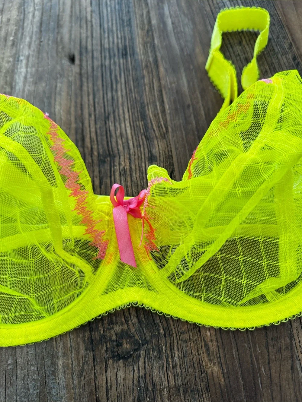 Freya bright neon